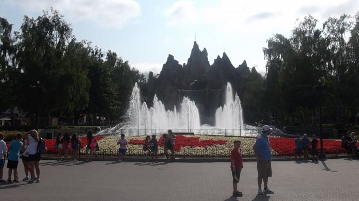 Canada's Wonderland Entrance